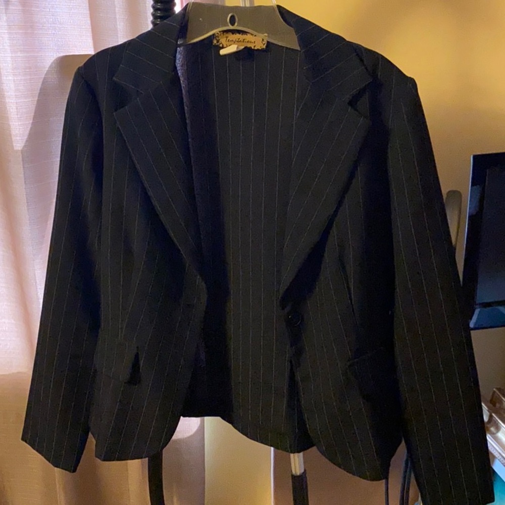 Women’s small black and white blazer
